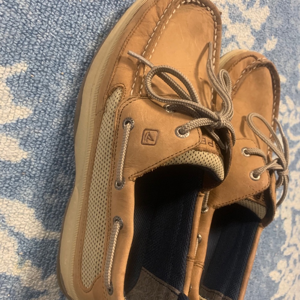 Boys sperrys